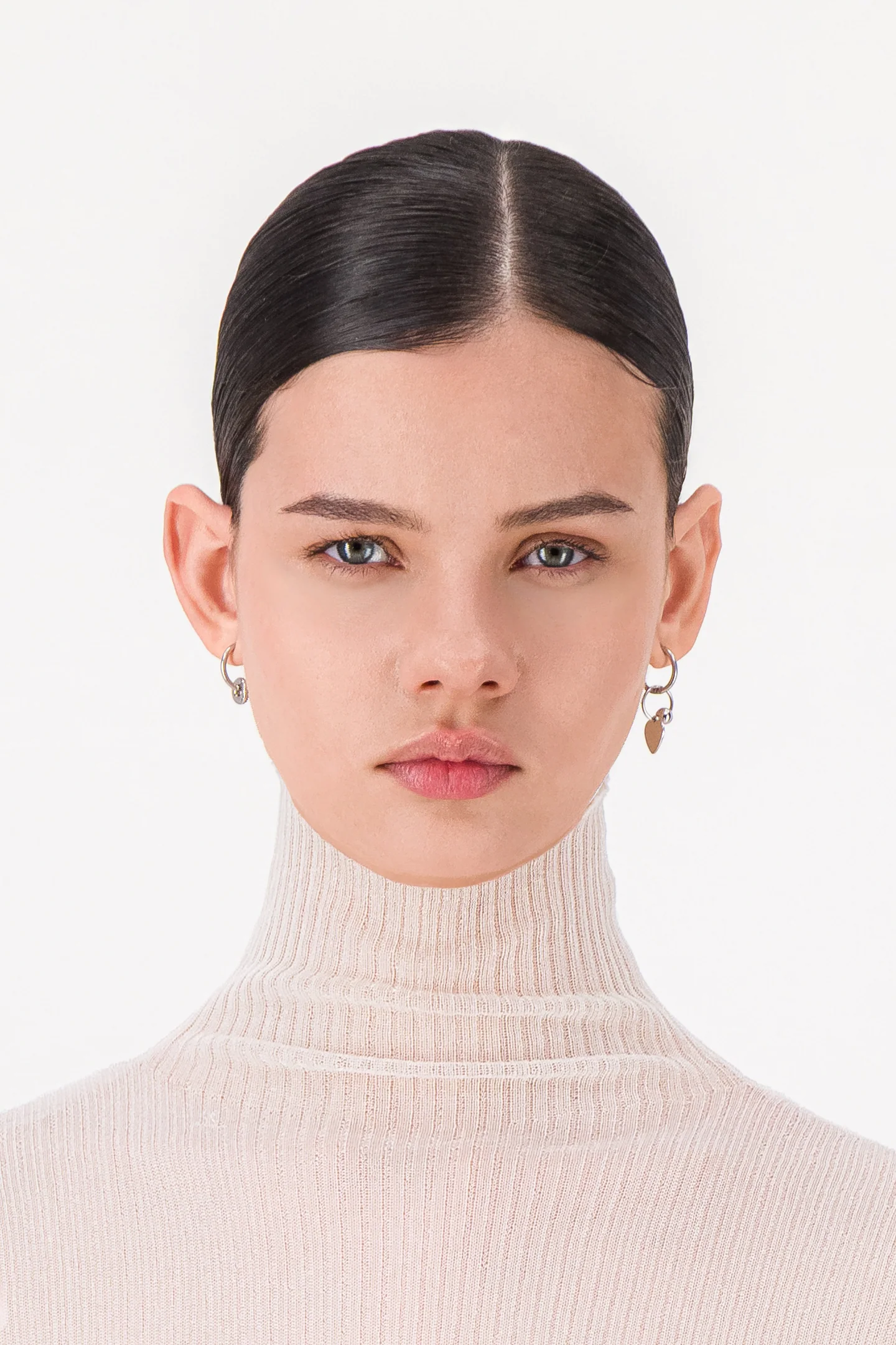 RONNIEEARRINGS-MODEL_1440x
